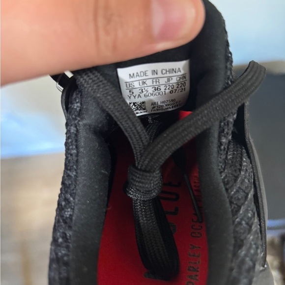 Adidas Triple Black ultra boost - Picture 5 of 7